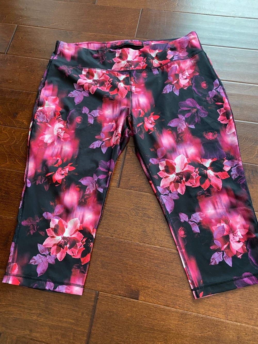 Danskin Now Colorful Floral Capri Cropped Leggings XL Extra Large 19" Inseam
